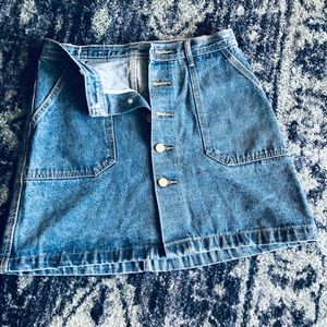 Button denim skirt
